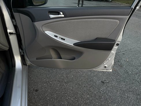 Used 2014 Hyundai Accent GLS image 13