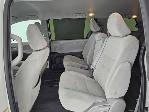 Used 2020 Toyota Sienna LE image 18