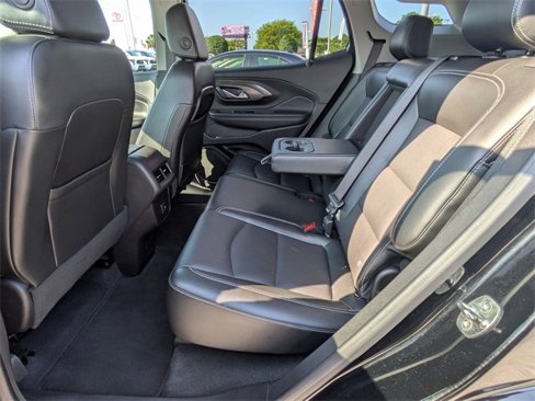 Used 2024 GMC Terrain SLT image 25