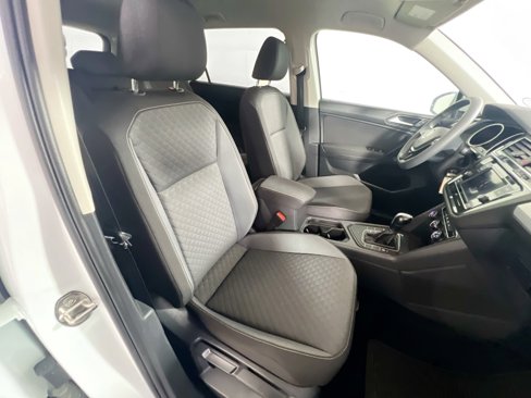 Used 2021 Volkswagen Tiguan S image 29