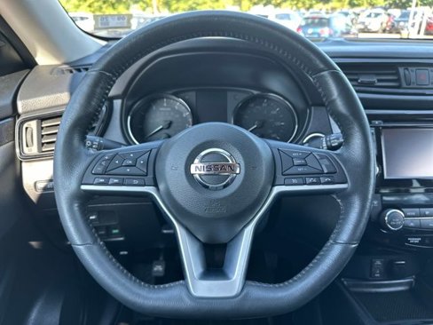 Used 2017 Nissan Rogue SV w/ SV Premium Package image 14