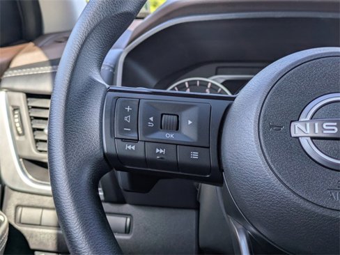 Used 2023 Nissan Rogue SV image 26