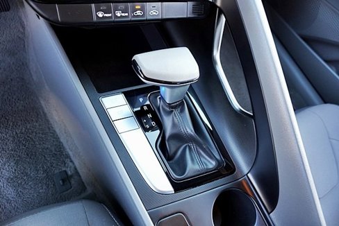 Certified 2024 Hyundai Elantra SEL image 31