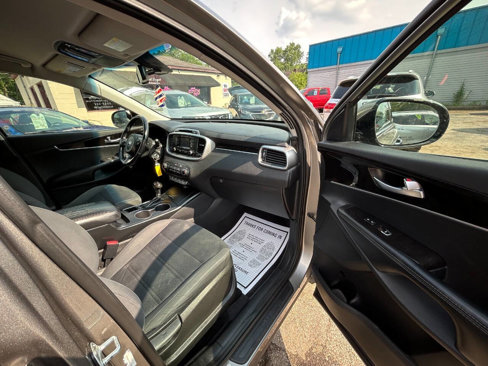Used 2016 Kia Sorento LX w/ LX Convenience Package image 8