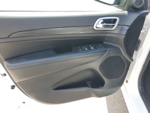 Used 2022 Jeep Grand Cherokee Laredo X image 8