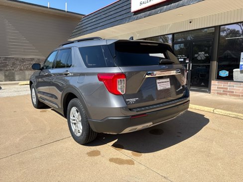 Used 2022 Ford Explorer XLT w/ Equipment Group 202A image 5
