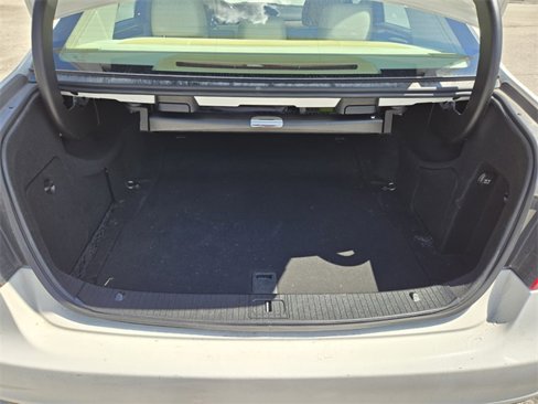 Used 2016 Mercedes-Benz E 350 Sedan image 16