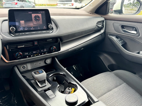 Used 2021 Nissan Rogue SV image 13