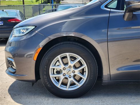 Used 2021 Chrysler Pacifica Touring-L w/ Uconnect Theater Family Group image 7