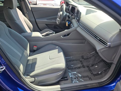 Used 2025 Hyundai Elantra SE image 20