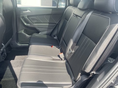 Certified 2022 Volkswagen Tiguan SE R-Line image 16