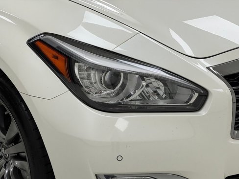 Used 2019 INFINITI Q70 Luxe image 38