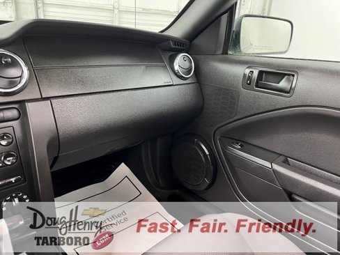 Used 2005 Ford Mustang Convertible image 39