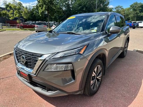 Used 2021 Nissan Rogue SV image 1