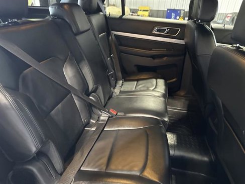 Used 2016 Ford Explorer XLT w/ Equipment Group 202A image 19