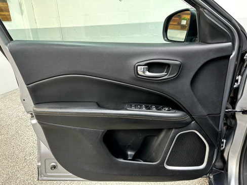 Used 2017 Jeep Compass Limited image 12