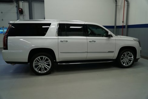 Used 2020 Cadillac Escalade ESV Luxury w/ LPO, Radiant Package image 7