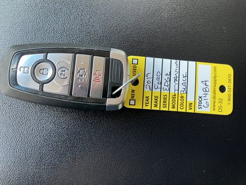 Used 2019 Ford Edge Titanium image 15