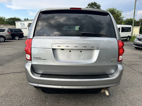 Used 2017 Dodge Grand Caravan SXT w/ Rear Park Assist Package image 9