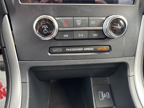 Used 2024 Ford Edge SEL image 17