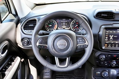 Certified 2022 Jeep Renegade Latitude image 19