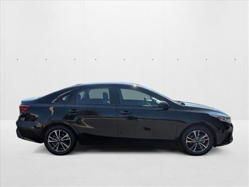 Used 2023 Kia Forte LXS image 5