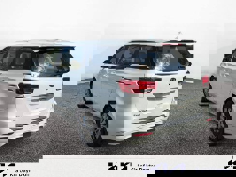 Used 2016 Kia Sedona L image 3