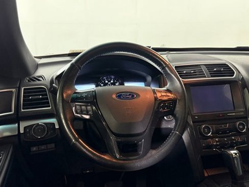 Used 2017 Ford Explorer XLT w/ Equipment Group 202A image 26