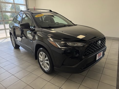 Used 2022 Toyota Corolla Cross LE w/ Moonroof Package image 2