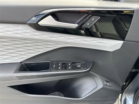 Certified 2022 Volkswagen Taos S image 8