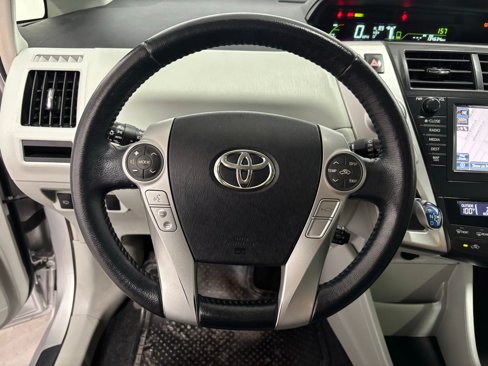 Used 2014 Toyota Prius V image 20