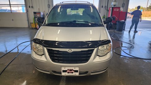 Used 2007 Chrysler Town & Country Touring w/ Trailer Tow Prep Group image 2