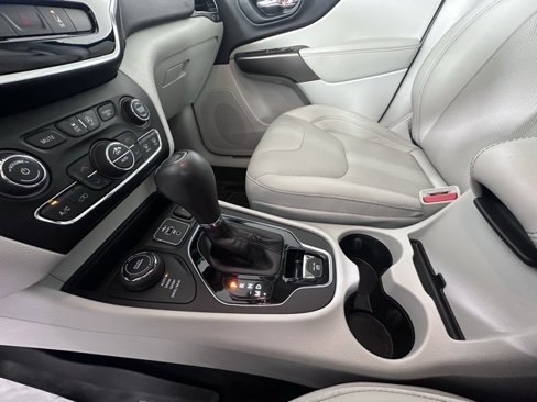 Used 2021 Jeep Cherokee Limited image 21