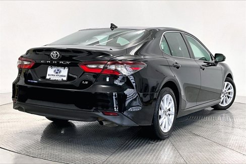 Used 2022 Toyota Camry LE image 2