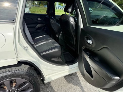 Used 2019 Jeep Cherokee High Altitude image 12