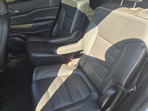 Used 2019 GMC Acadia Denali w/ Technology Package image 11