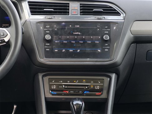 Used 2022 Volkswagen Tiguan SE w/ Panoramic Sunroof Package image 30