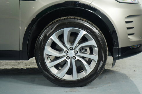 Used 2025 Land Rover Discovery Sport Dynamic SE image 8