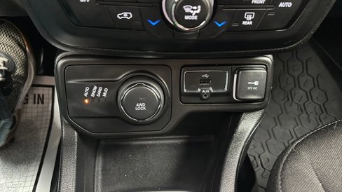 Used 2019 Jeep Renegade Latitude image 37