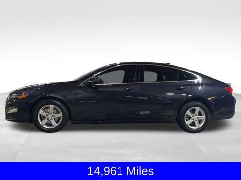 Used 2023 Chevrolet Malibu LT image 2