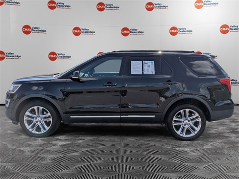Used 2017 Ford Explorer XLT w/ Equipment Group 202A image 8