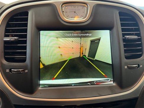 Used 2023 Chrysler 300 Touring L image 9