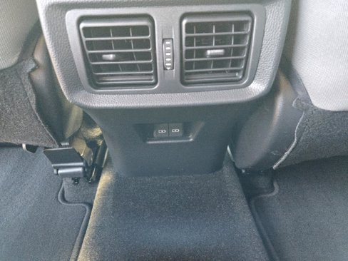 Used 2023 Toyota Venza LE image 16