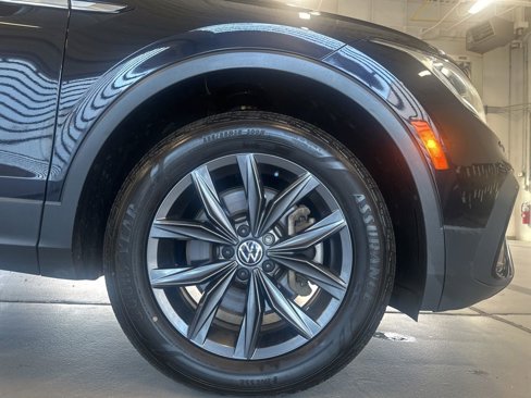 Used 2022 Volkswagen Tiguan SE w/ Panoramic Sunroof Package image 7