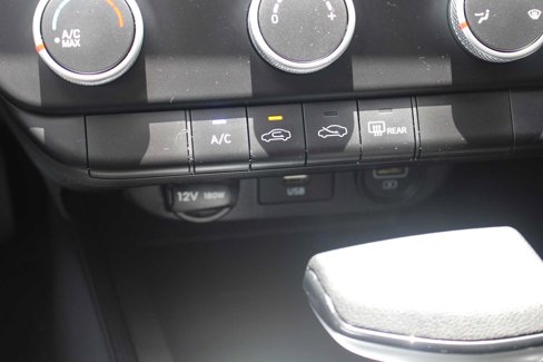 Used 2023 Hyundai Elantra SE image 33