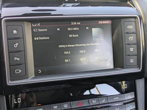 Used 2017 Jaguar F-PACE Prestige image 13