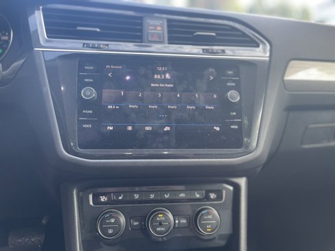 Used 2018 Volkswagen Tiguan SE w/ Panoramic Sunroof Package image 14