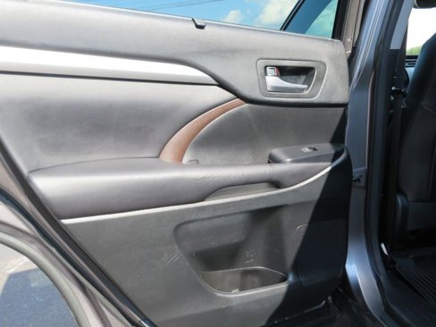 Used 2017 Toyota Highlander XLE image 31