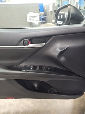 Used 2020 Toyota Camry SE image 11