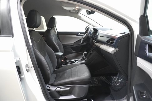 Certified 2024 Volkswagen Taos SE image 11
